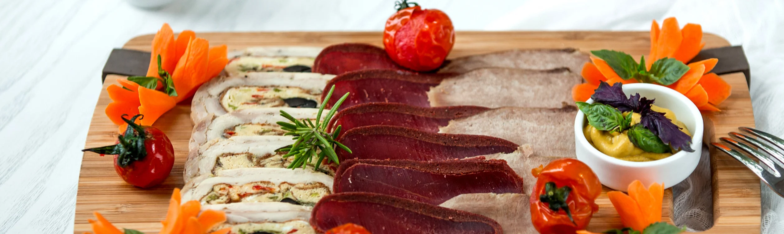 Herzhafte Fleischgerichte mit Lucoma-Gewürzmischungen – saftig, voll im Aroma und ganz ohne Zusatzstoffe.
